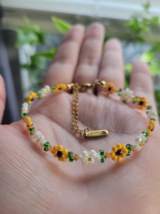 Glass beaded daisy/flower stainless steel bracelet
