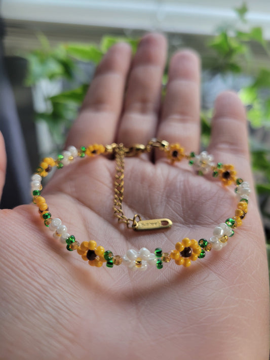 Glass beaded daisy/flower stainless steel bracelet
